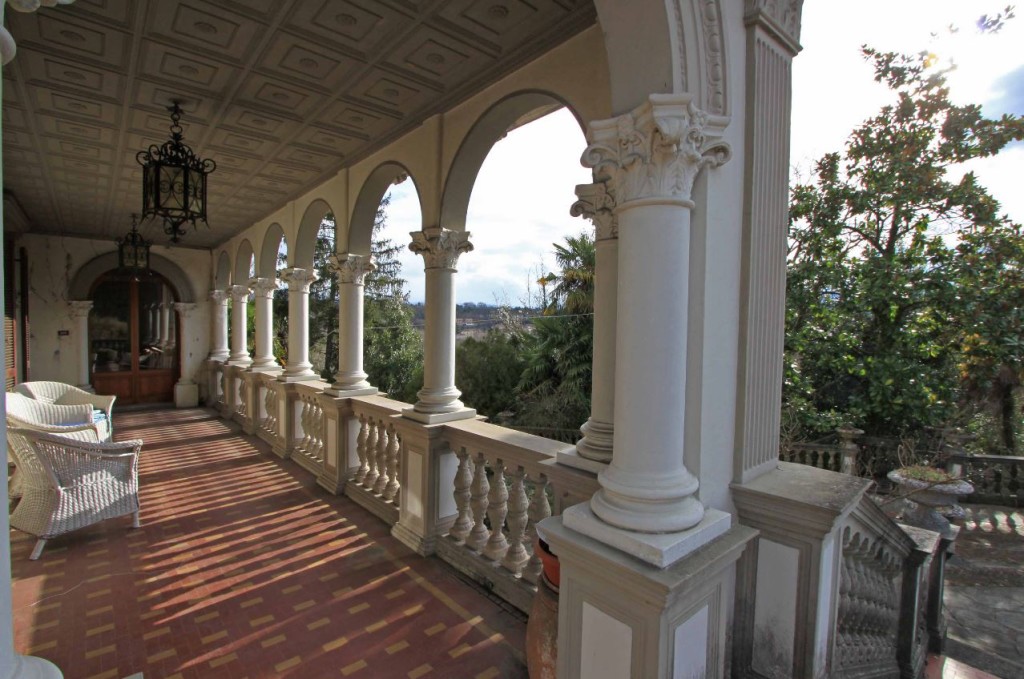 villa magnolia portico