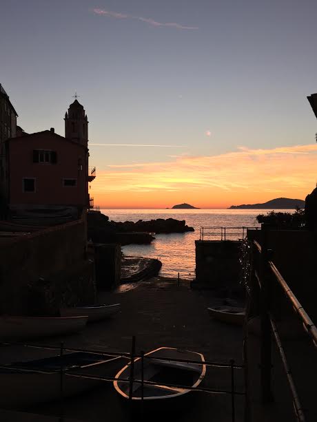 tellaro-boat-at-sunset